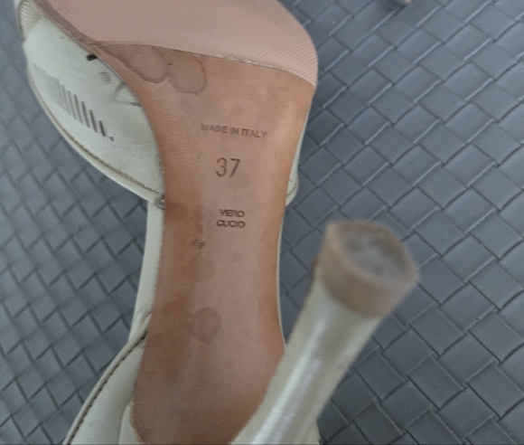 Giorgio Armani Cream Heels with Perforated Design - Picture 8 of 8